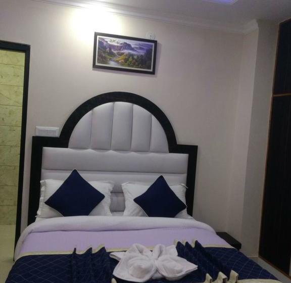 Hotel Uphill Courtyard On Hilltop 4 Km Mall Road 11