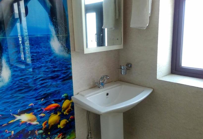 Hotel Uphill Courtyard On Hilltop 4 Km Mall Road 12