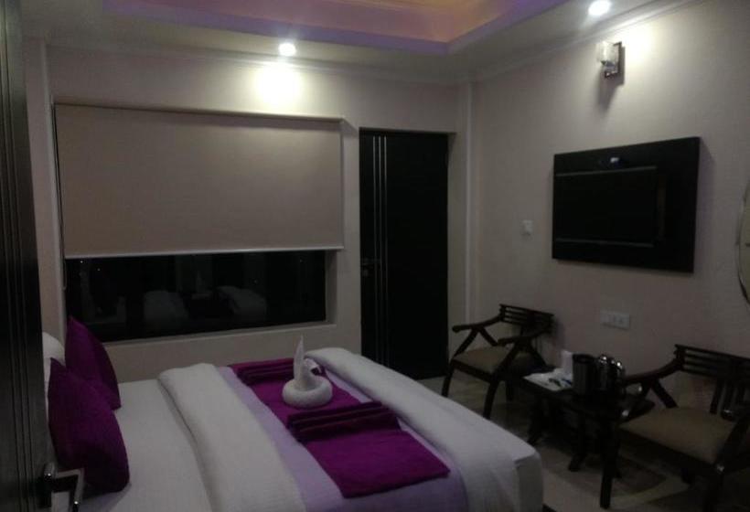 Hotel Uphill Courtyard On Hilltop 4 Km Mall Road 14