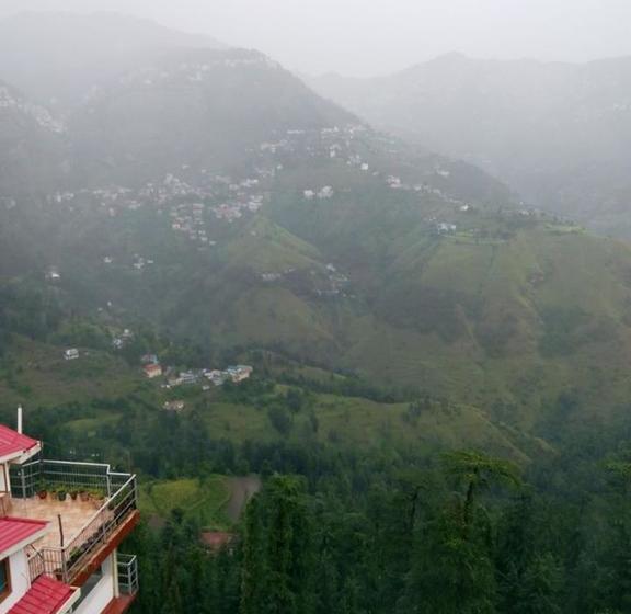 Hotel Uphill Courtyard On Hilltop 4 Km Mall Road 2