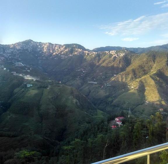 Hotel Uphill Courtyard On Hilltop 4 Km Mall Road 6