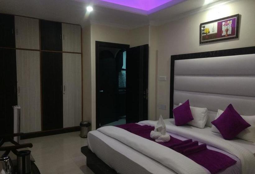 Hotel Uphill Courtyard On Hilltop 4 Km Mall Road 9