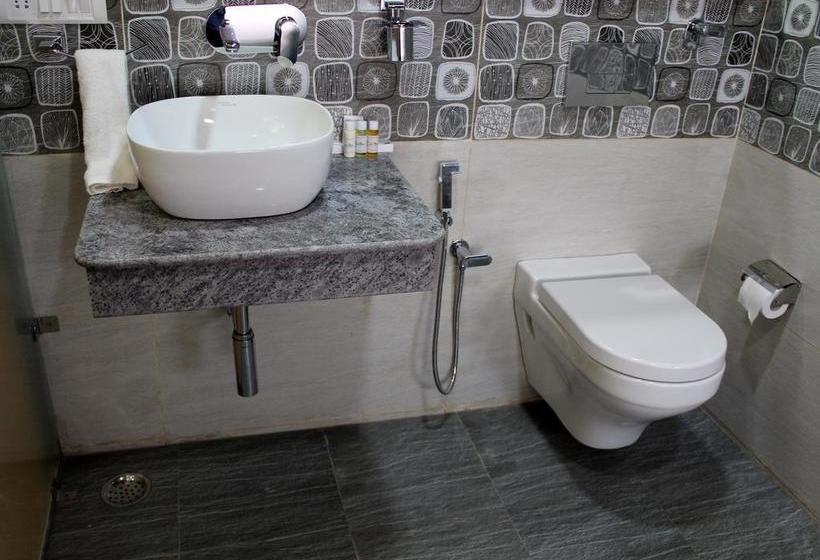 The Pahadi Organic Restaurant And Motel 8