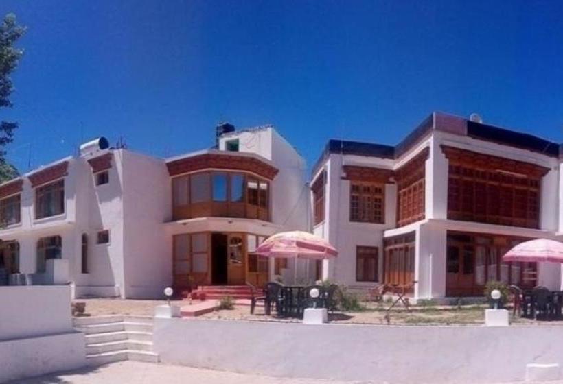 Hotel Malik Residency & Millennium Guest House Leh Jammu y Cachemira