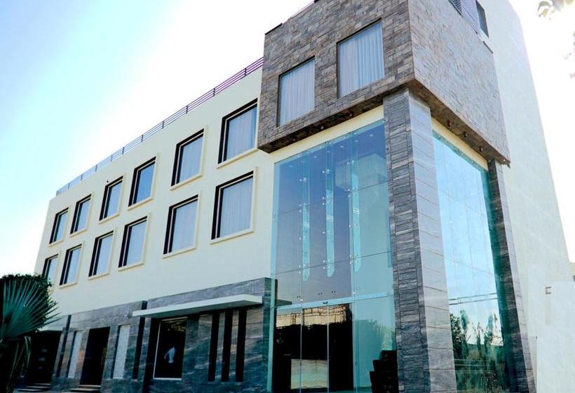 Hotel The Mystic Palms 2