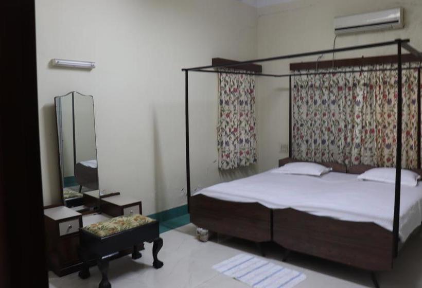 Bed and Breakfast Saptarshi Bungalow 4