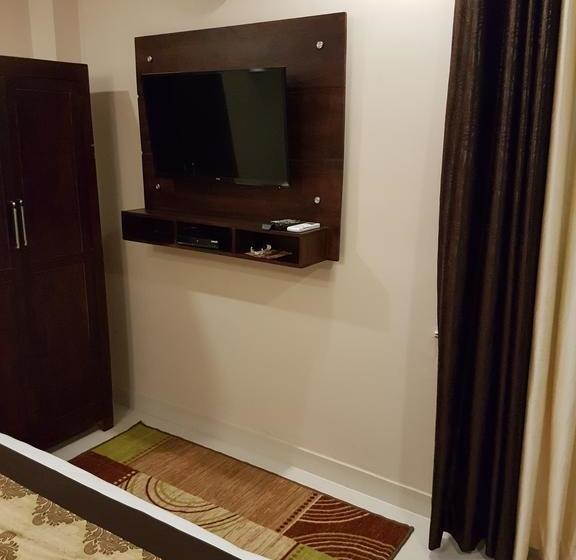 Hotel Travelers Lodge 4