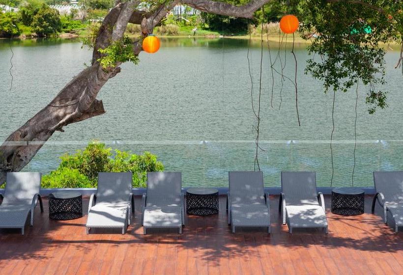 Resort The Lake Chalong 17