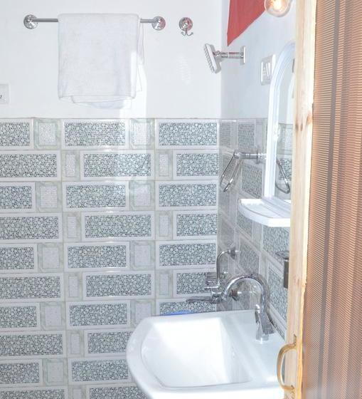 Hotel New Heaven Canal Guest House 12