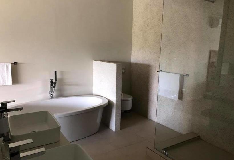 Bed and Breakfast Jemima S Hospitality Gonubie 16