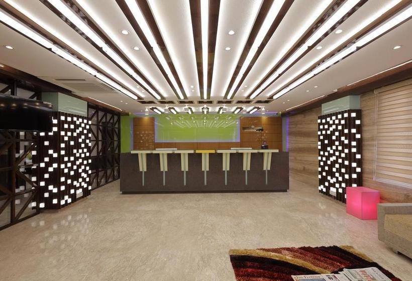 Fabhotel The Lotus Park Paldi