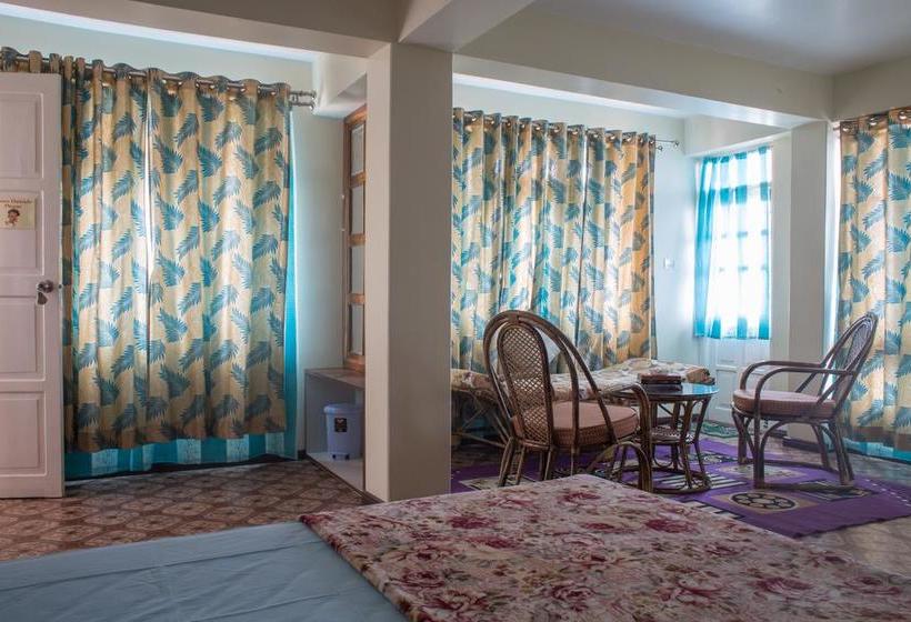 Bed and Breakfast Little Singamari Home Stay 13