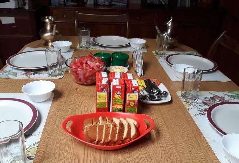 Bed and Breakfast Little Singamari Home Stay 2