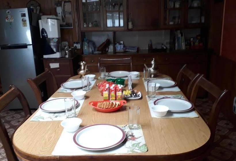 Bed and Breakfast Little Singamari Home Stay 3