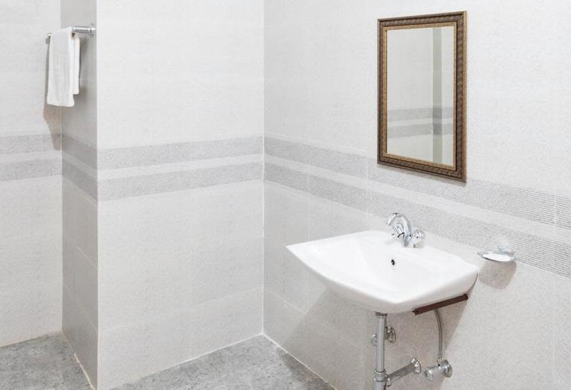 Hotel Treebo Annaya Royals 18