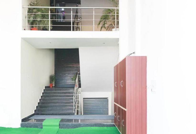 Hotel Treebo Annaya Royals 2