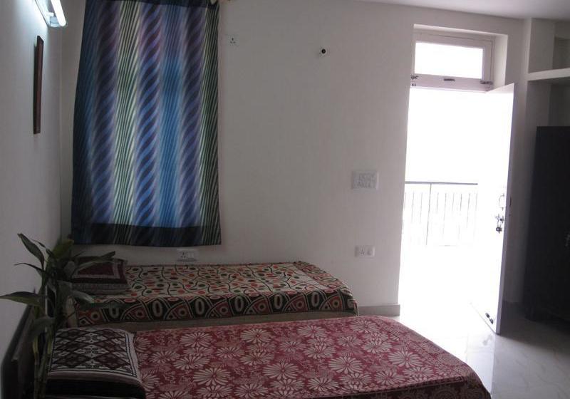 Hostel Spaze Paying Guest 8