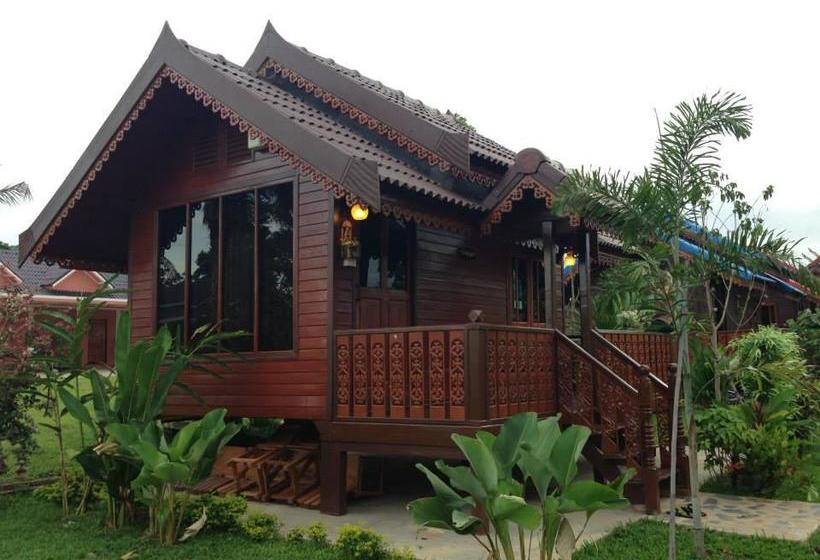 Phupha Resort Lopburi