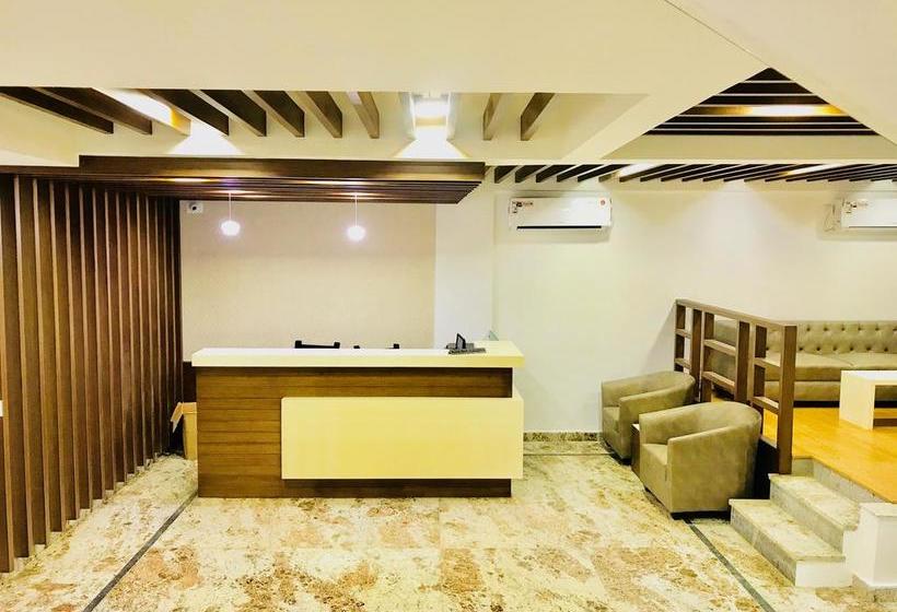 Hotel Regalia Inn &suites 1