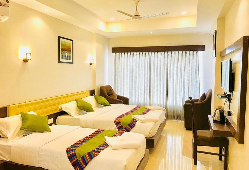 Hotel Regalia Inn &suites 8