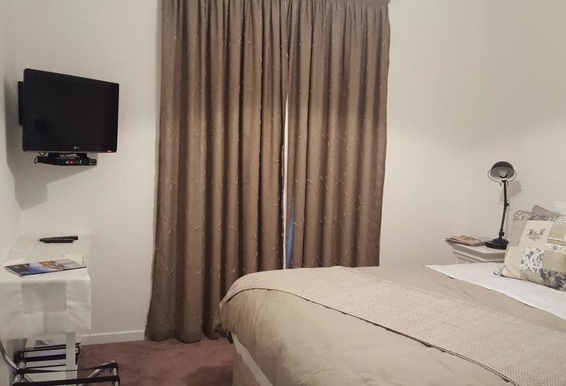 Bed and Breakfast Cromwell Lakeside B N B 13