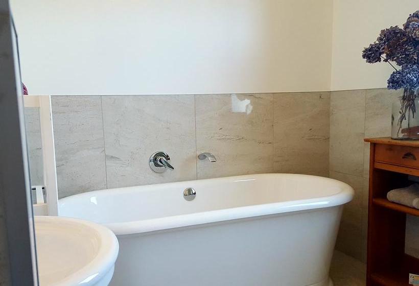 Bed and Breakfast Cromwell Lakeside B N B 4