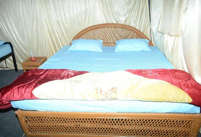 Hostel Camp White World 2