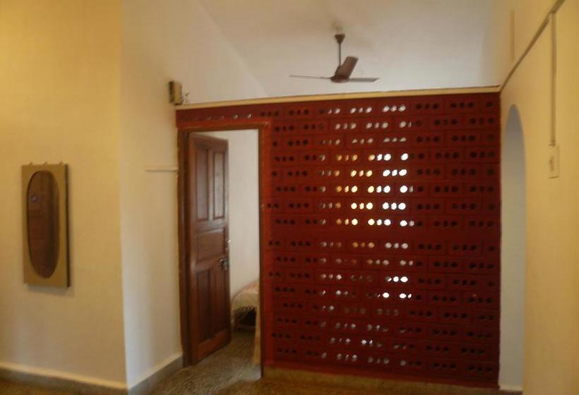 Hostel Notre Maison 16