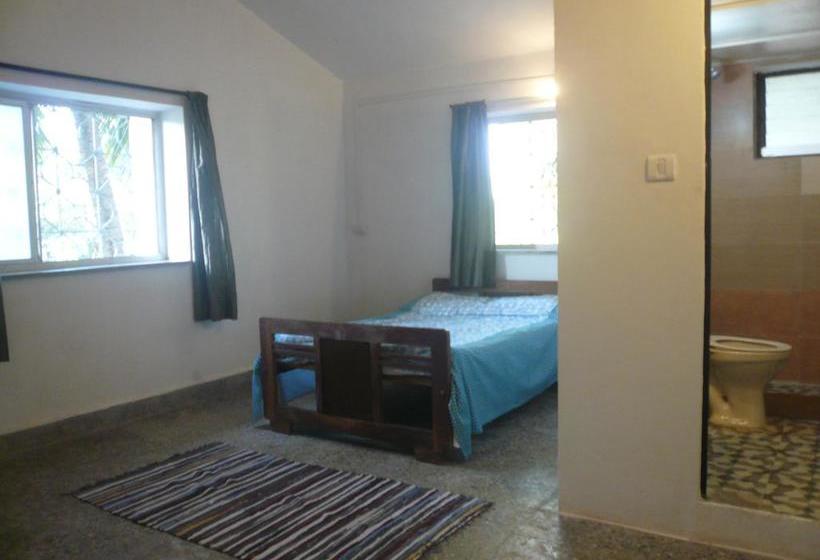 Hostel Notre Maison 18