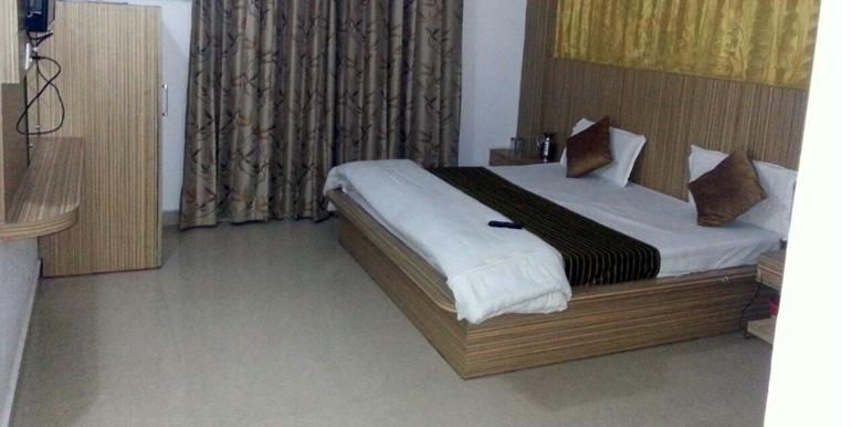 Hotel S In Holidays 11