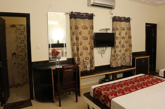 Hotel S In Holidays 8