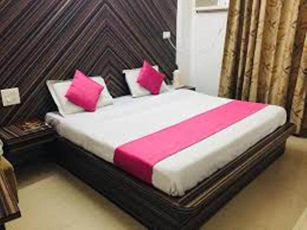 Hotel S In Holidays 9