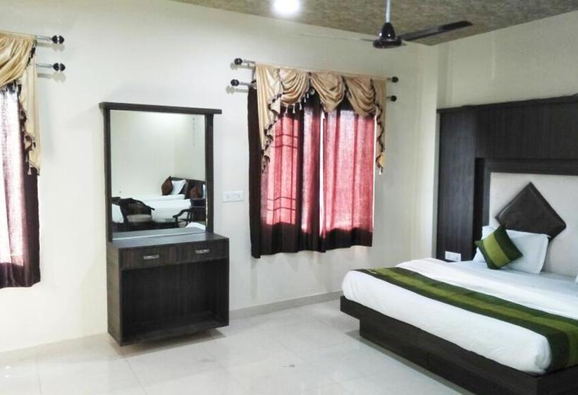 R.s Hotel & Restaurant 11