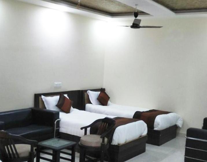 R.s Hotel & Restaurant 12