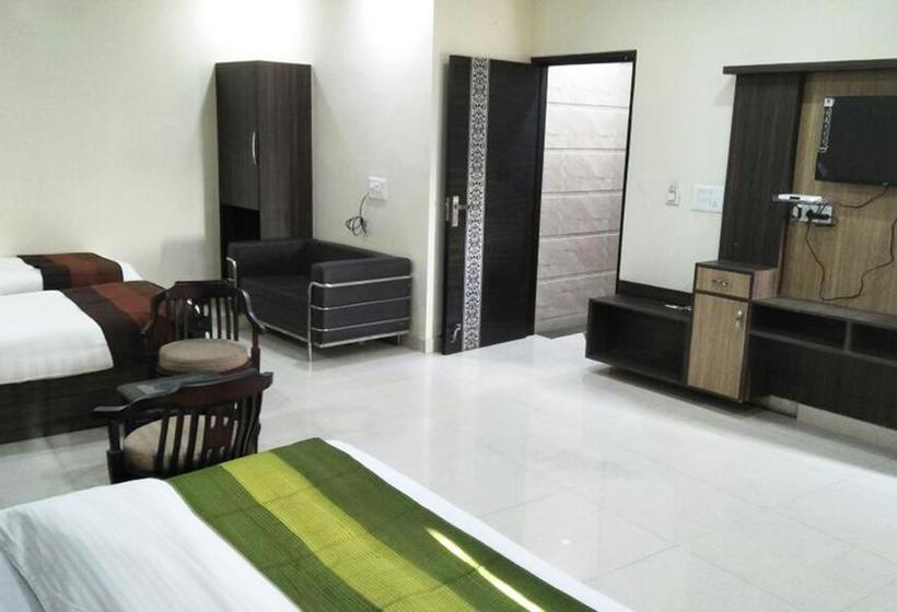 R.s Hotel & Restaurant 14