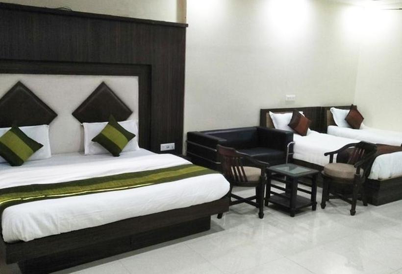 R.s Hotel & Restaurant 16