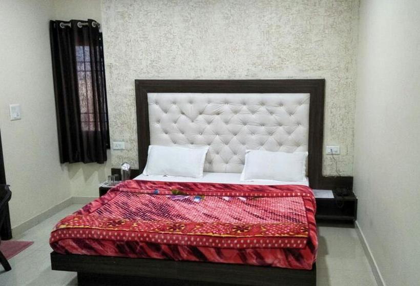 R.s Hotel & Restaurant 3