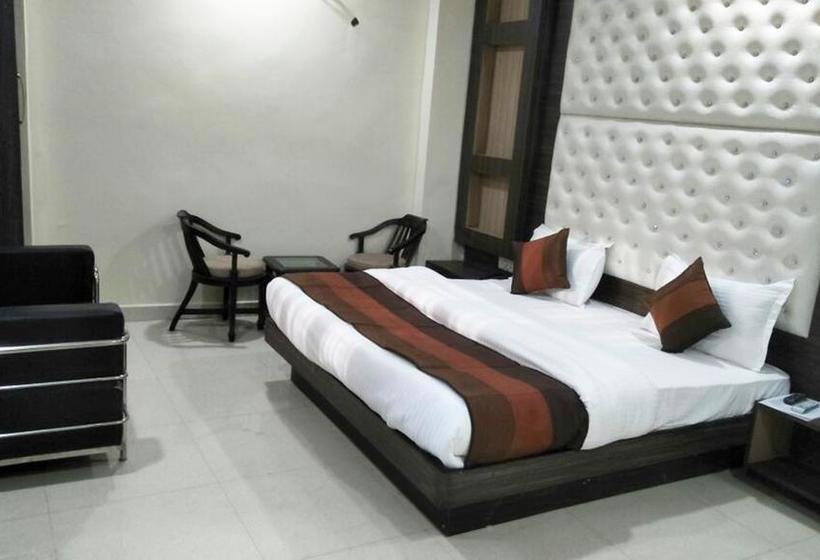 R.s Hotel & Restaurant 4