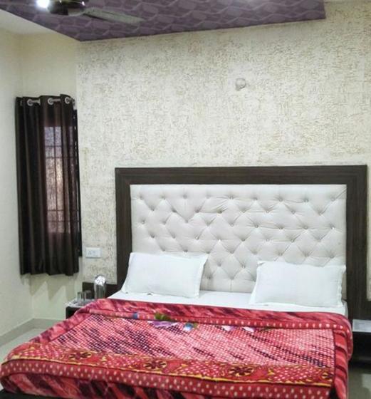 R.s Hotel & Restaurant 7