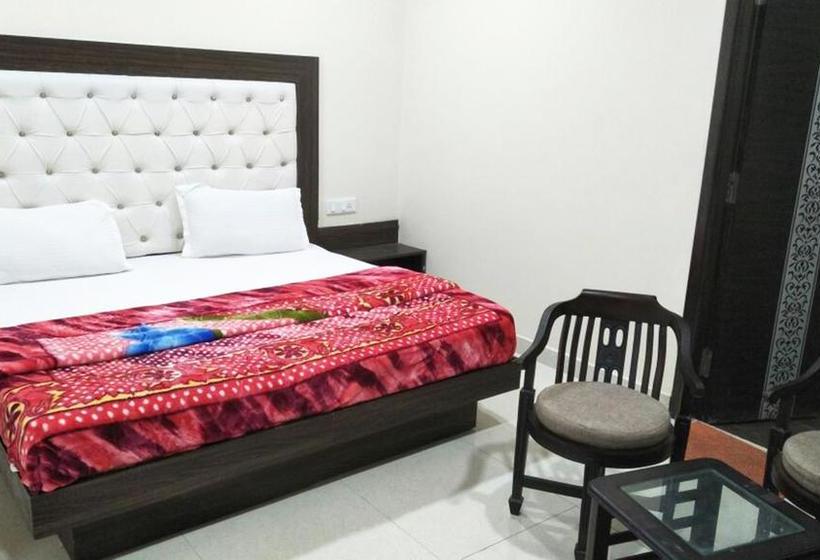 R.s Hotel & Restaurant 8