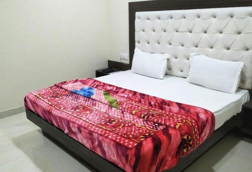 R.s Hotel & Restaurant 9