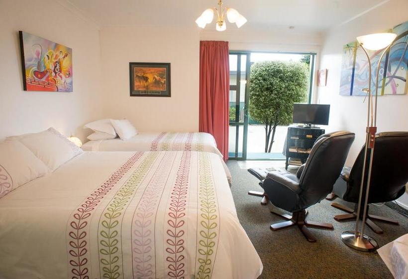 Motel Greenmeadows On Gloucester 11