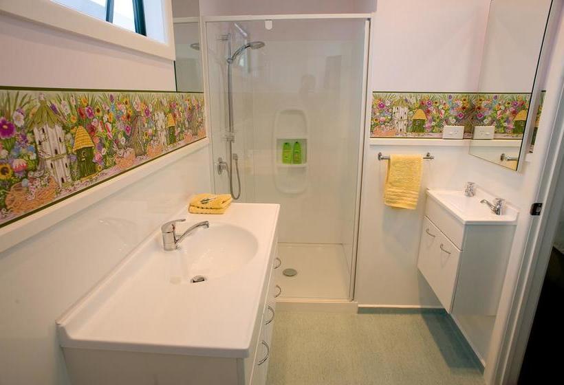 Motel Greenmeadows On Gloucester 12