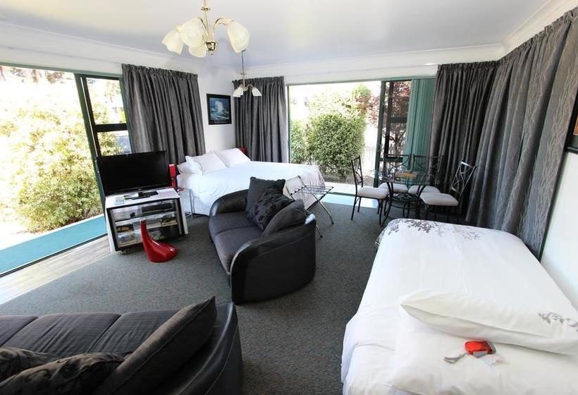 Motel Greenmeadows On Gloucester 14