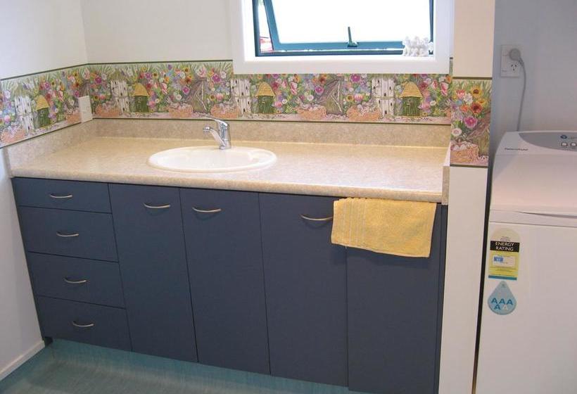 Motel Greenmeadows On Gloucester 18