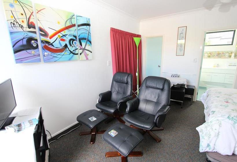 Motel Greenmeadows On Gloucester 2