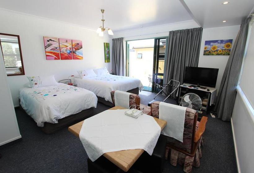 Motel Greenmeadows On Gloucester 7