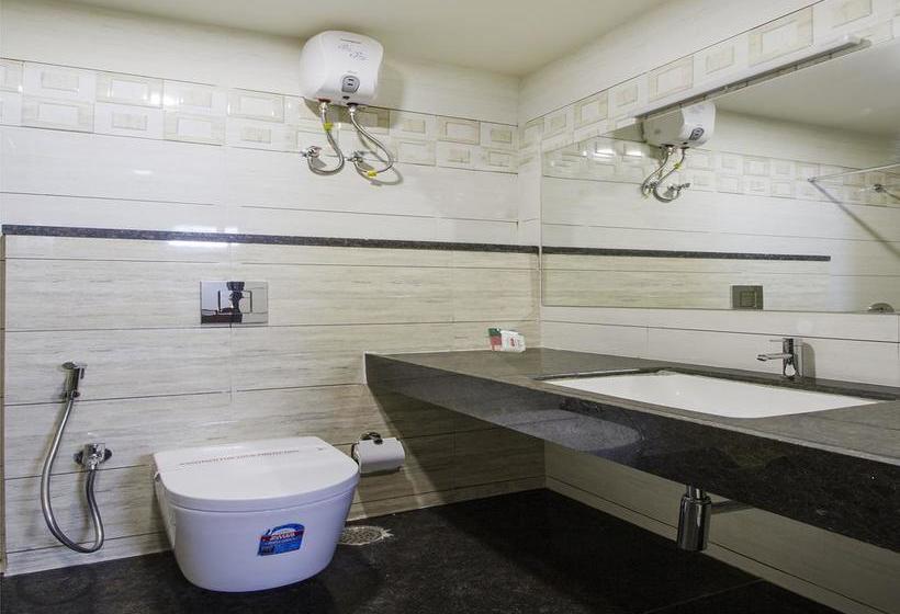 Hotel Oyo 10127 Svm Grand Uppal 12