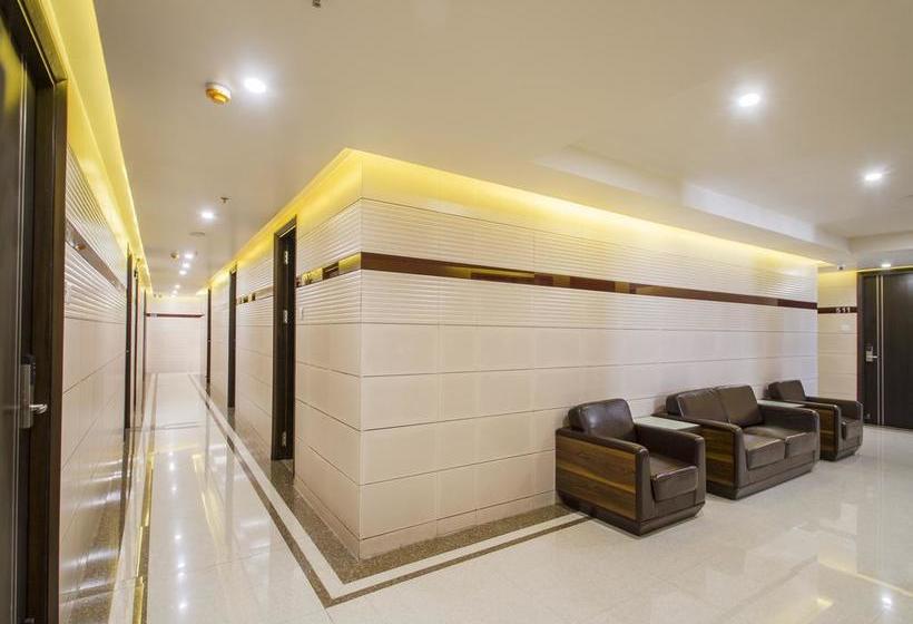 Hotel Oyo 10127 Svm Grand Uppal 13