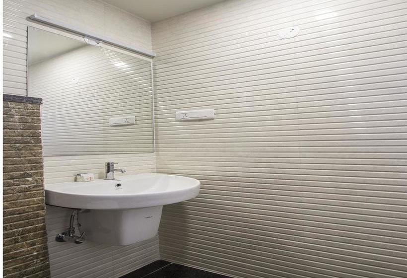 Hotel Oyo 10127 Svm Grand Uppal 4